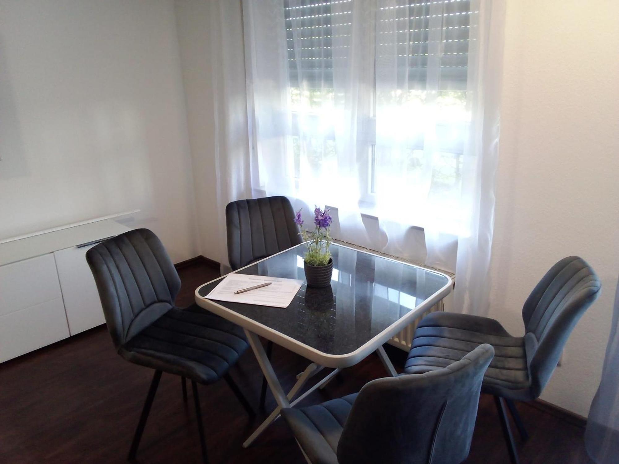 Apartment Metzingen City Bagian luar foto